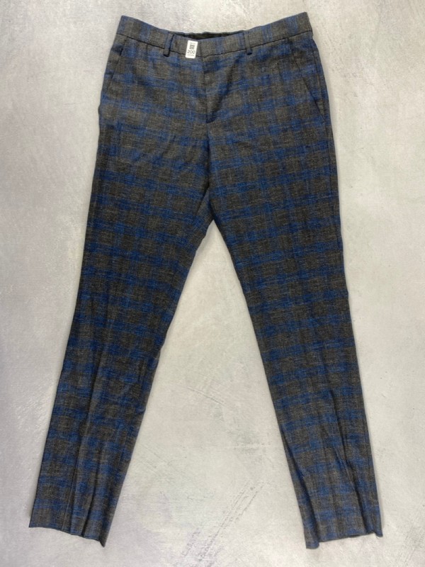 Lot 200  
            Nottingham Prem - Delivery Only 

                
PAUL SMITH MENS TROUSER. SIZE R38