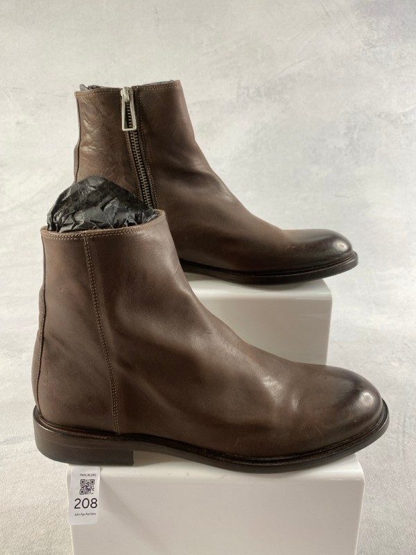 Lot 208  
            Nottingham Prem - Delivery Only 

                
PAUL SMITH MENS SHOES SIZE 7 IN BROWN