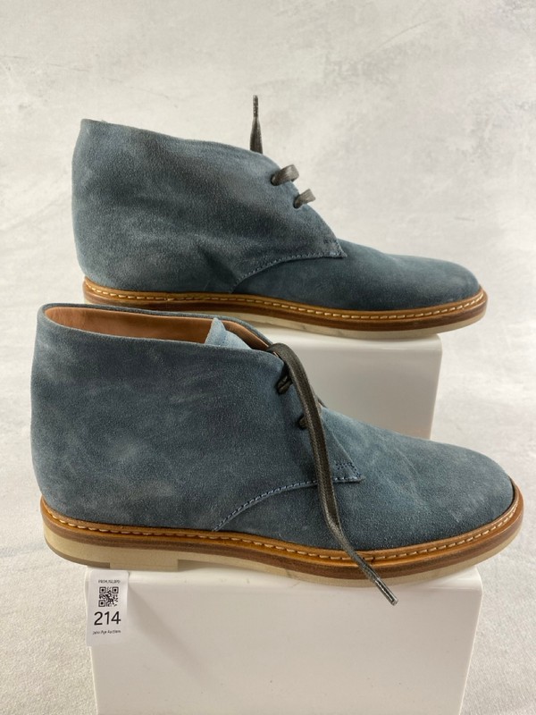 Lot 214  
            Nottingham Prem - Delivery Only 

                
PAUL SMITH MENS SHOES IN SUEDE SIZE 8