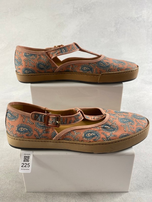 Lot 225  
            Nottingham Prem - Delivery Only 

                
PAUL SMITH MENS SHOES SIZE 9