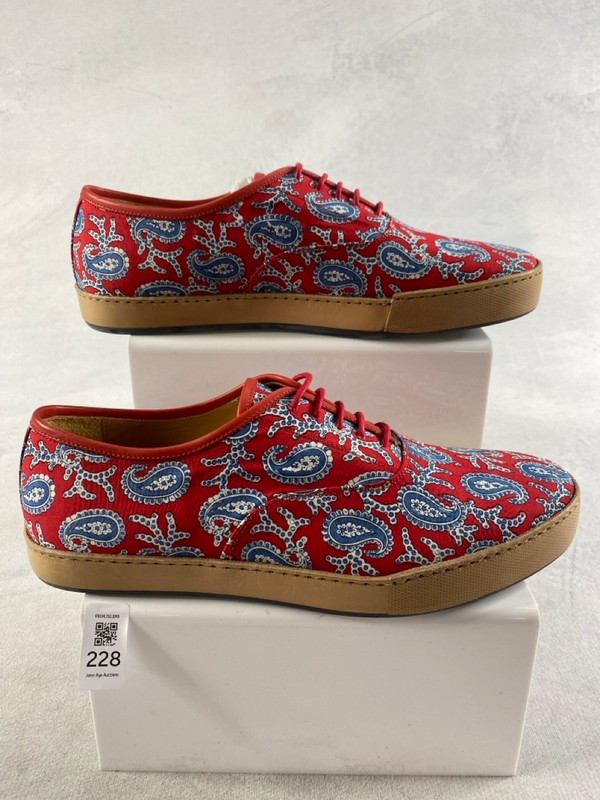 Lot 228  
            Nottingham Prem - Delivery Only 

                
PAUL SMITH MENS SHOES SIZE 8