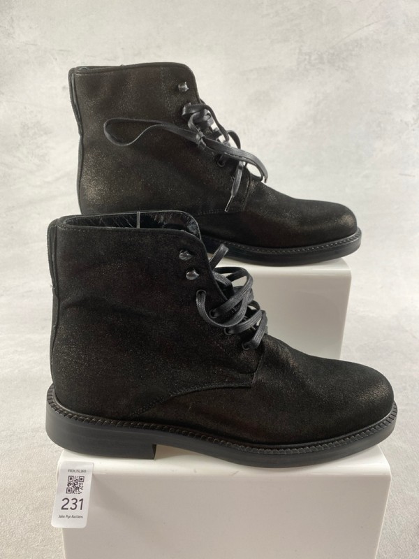 Lot 231  
            Nottingham Prem - Delivery Only 

                
PAUL SMITH WOMENS SHOES SIZE 36