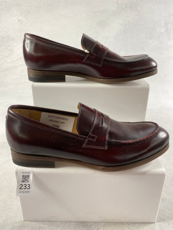 Lot 233  
            Nottingham Prem - Delivery Only 

                
PAUL SMITH WOMENS SHOES SIZE 37