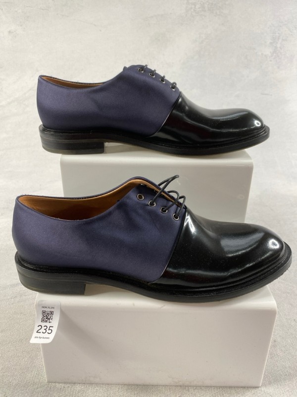 Lot 235  
            Nottingham Prem - Delivery Only 

                
PAUL SMITH WOMENS SHOES SIZE 39