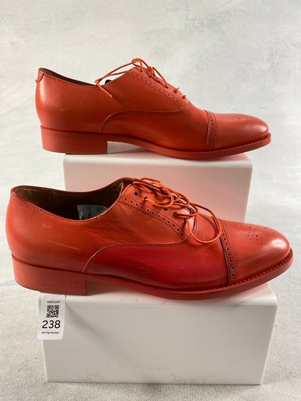 Lot 238  
            Nottingham Prem - Delivery Only 

                
PAUL SMITH WOMENS SHOES SIZE 41