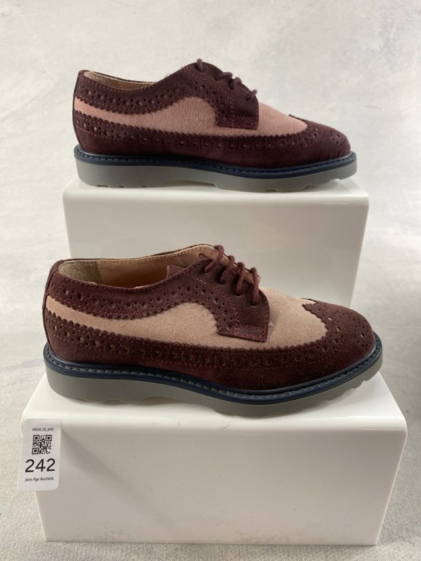 Lot 242  
            Nottingham Prem - Delivery Only 

                
PAUL SMITH JUNIOR  SHOES SIZE 31