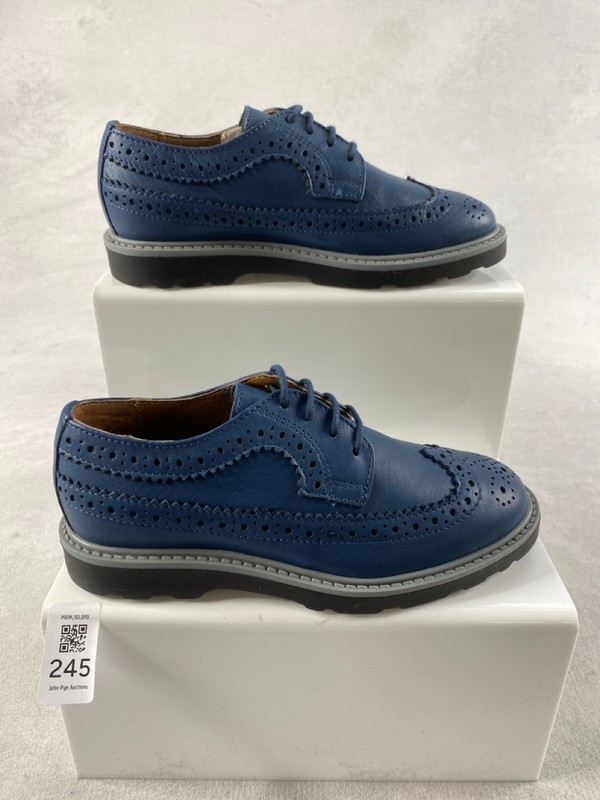 Lot 245  
            Nottingham Prem - Delivery Only 

                
PAUL SMITH JUNIOR  SHOES SIZE 31