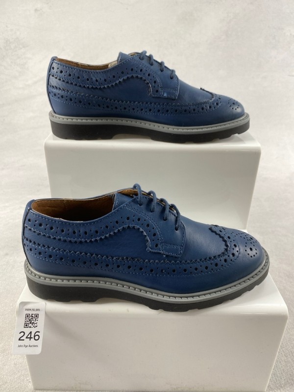 Lot 246  
            Nottingham Prem - Delivery Only 

                
PAUL SMITH JUNIOR  SHOES SIZE 31