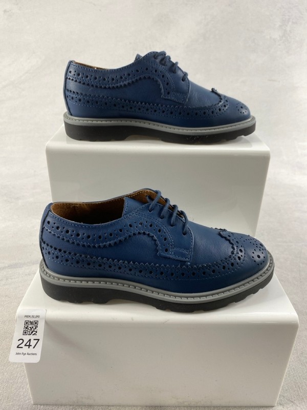 Lot 247  
            Nottingham Prem - Delivery Only 

                
PAUL SMITH JUNIOR  SHOES SIZE 29