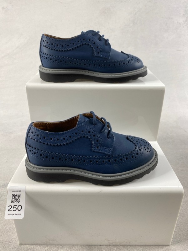 Lot 250  
            Nottingham Prem - Delivery Only 

                
PAUL SMITH JUNIOR  SHOES SIZE 26