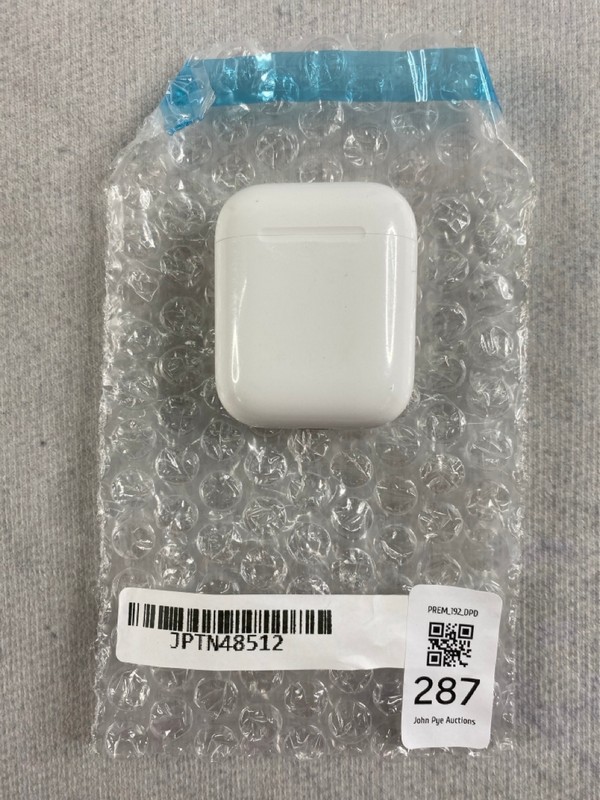 Lot 287  
            Nottingham Prem - Delivery Only 

                
APPLE AIRPODS EARPHONES: MODEL NO A2031, A1602, A2032  [JPTN48512]