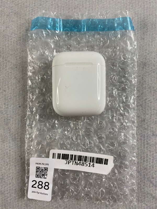 Lot 288  
            Nottingham Prem - Delivery Only 

                
APPLE AIRPODS EARPHONES: MODEL NO A1523, A1602, A1722  [JPTN48514]