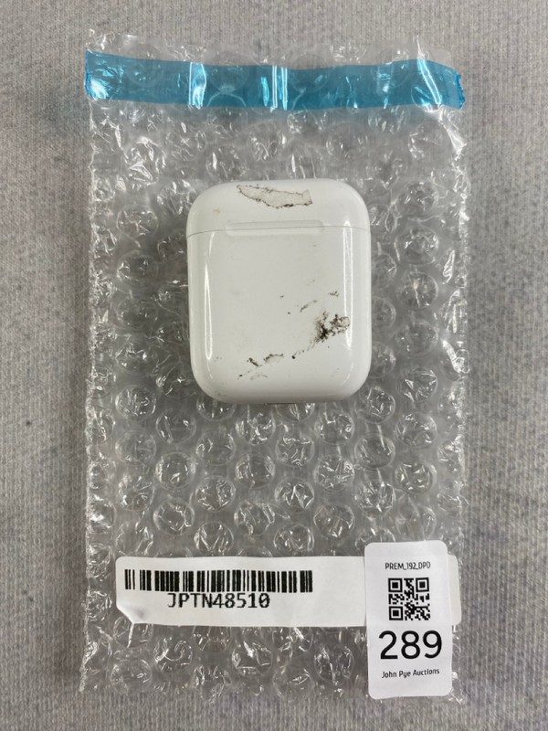 Lot 289  
            Nottingham Prem - Delivery Only 

                
APPLE AIRPODS EARPHONES: MODEL NO A2031, A1602, A2032  [JPTN48510]