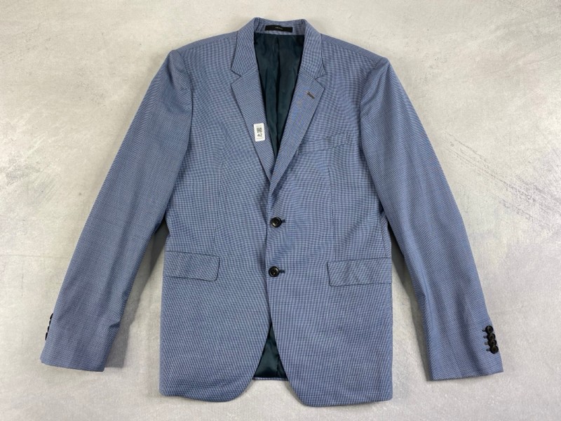 Lot 42  
            Nottingham Prem - Delivery Only 

                
PAUL SMITH MENS BUTTON JACKET.SIZE 38R/48R MADE FROM 100% WOOL