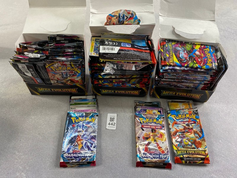 Lot 442  
            Nottingham Prem - Delivery Only 

                
LARGE QUANTITY OF OPENED POKEMON CARDS