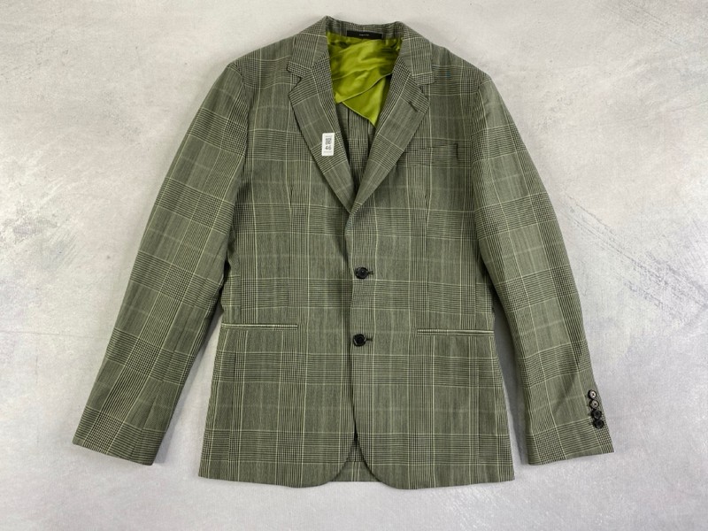 Lot 46  
            Nottingham Prem - Delivery Only 

                
PAUL SMITH MENS BUTTON JACKET.SIZE 38R/48R