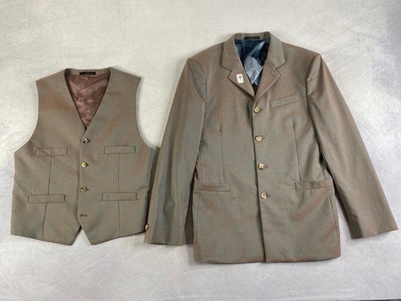 Lot 7  
            Nottingham Prem - Delivery Only 

                
PAUL SMITH MENS BUTTON JACKET.SIZE 38/48 MADE FROM 100% WOOL