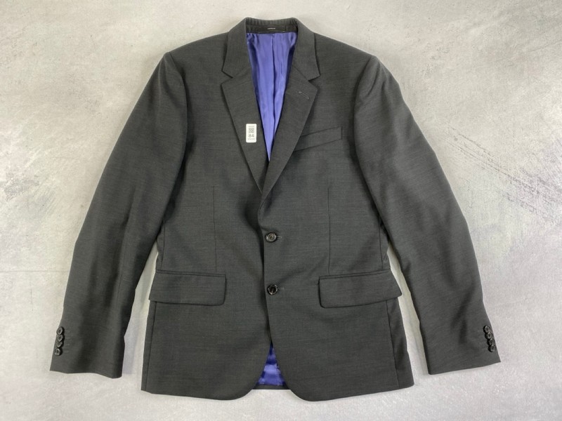 Lot 84  
            Nottingham Prem - Delivery Only 

                
PAUL SMITH MENS BUTTON JACKET.SIZE R38 MADE FROM 100% WOOL