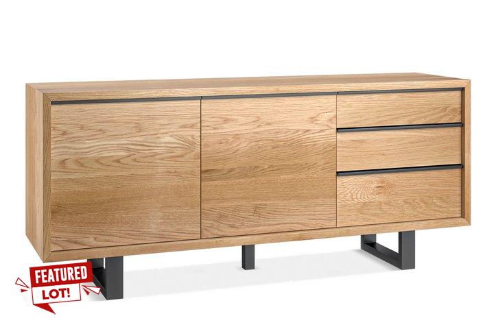 Lot 172  
            Marchington SR10 - Delivery or Collection 

                
OAK FURNITURELAND MAINE NATURAL SOLID OAK & METAL EXTRA LARGE SIDEBOARD - ORIGINA...