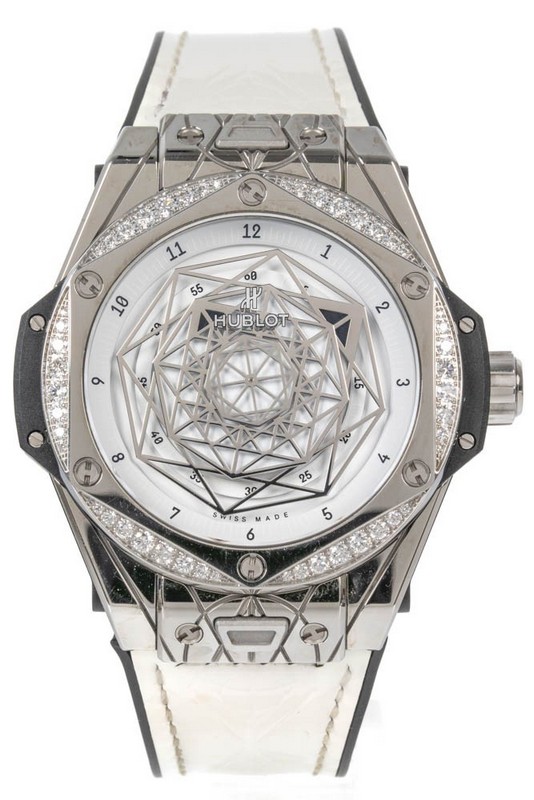 Lot 4  
            Nottingham Luxury Room - Delivery Only 

                
Hublot Big Bang Sang Bleu Limited Edition Automatic Watch. Please see full descri...