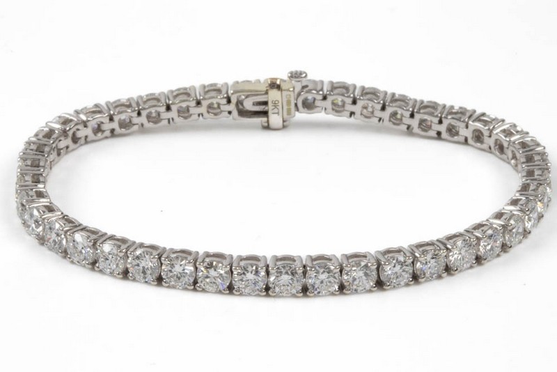 Lot 15  
            Nottingham Luxury Room - Delivery Only 

                
9ct White Gold 9.97ct Laboratory Grown Diamond Forty Two Stone Tennis Bracelet, 1...