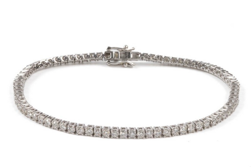 Lot 17  
            Nottingham Luxury Room - Delivery Only 

                
9ct White Gold 2.93ct Laboratory Grown Diamond Tennis Bracelet, 18cm, 8.9g.  Auct...