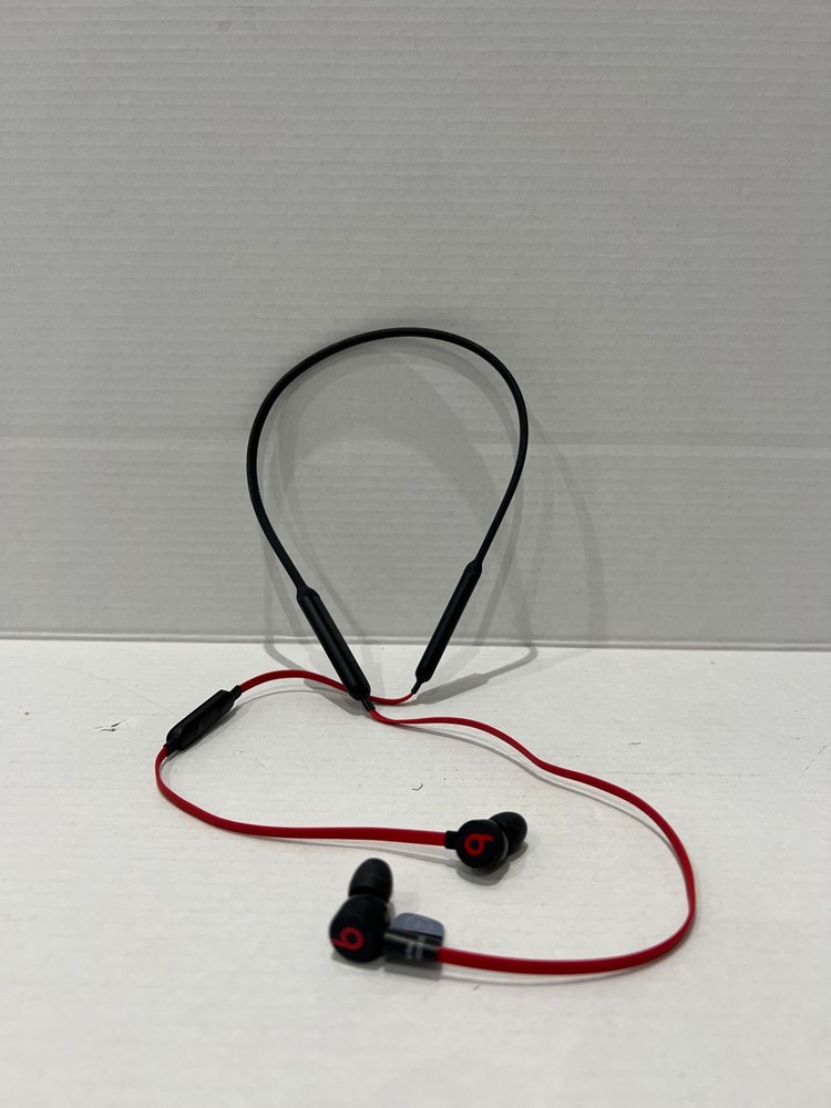 Lot 204  
            Chesterfield Tech - Parcel Delivery Only 

                
BEATS X EARPHONES IN BLACK AND RED. (WITH BOX) [JPTC88445]