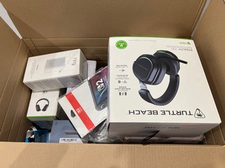 Lot 364  
            Chesterfield Tech - Parcel Delivery Only 

                
BOX OF ASSORTED TECH ITEMS TO INCLUDE SKULLCANDY CRUSHER HEADPHONES. [JPTC88491]