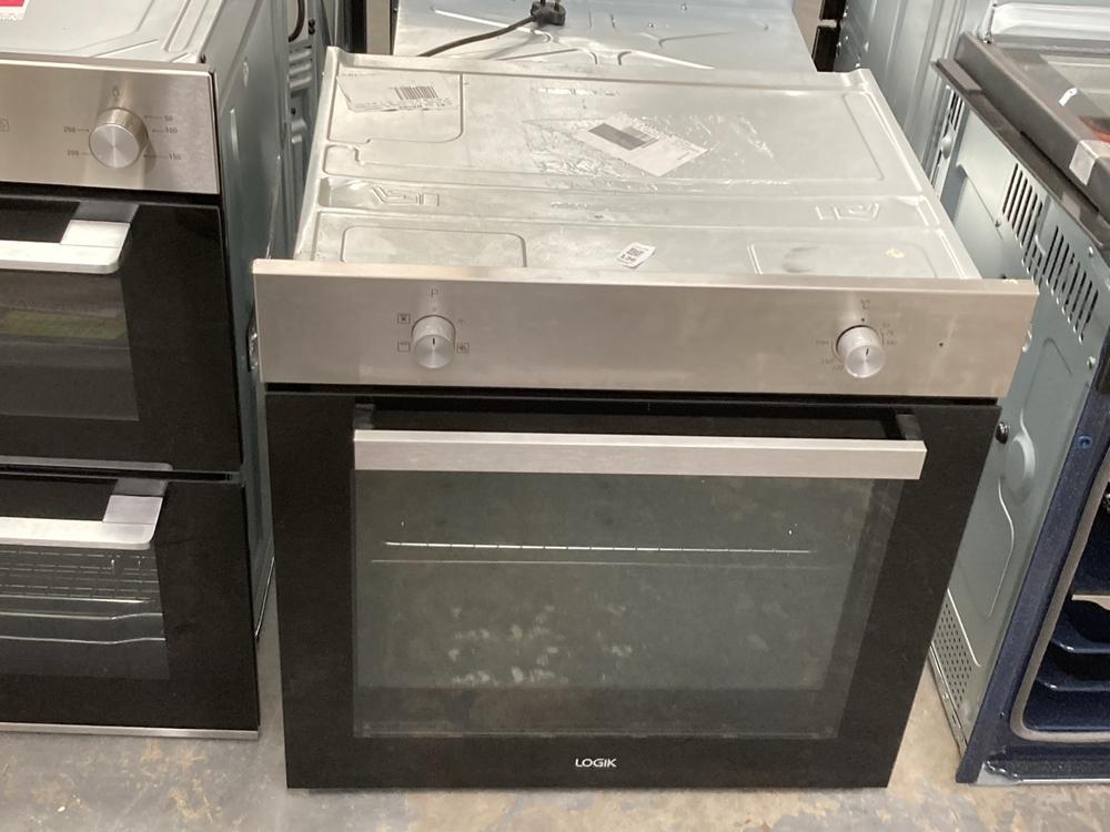 Lot 136  
            Chesterfield SR39 - Collection or Optional Delivery Available 

                
LOGIK BUILT IN SINGLE ELECTRIC OVEN IN STAINLESS STEEL MODEL: LBFANX23 ORIGINAL R...