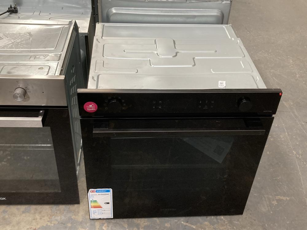 Lot 137  
            Chesterfield SR39 - Collection or Optional Delivery Available 

                
SAMSUNG BUILT IN SINGLE ELECTRIC OVEN IN BLACK MODEL: NV7B44205AK ORIGINAL RRP- £...