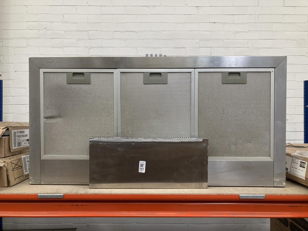 Lot 163  
            Chesterfield SR39 - Collection or Optional Delivery Available 

                
LOGIK 90CM COOKER HOOD IN STAINLESS STEEL MODEL: L90CHDX21 (LOCATION: B RACKING)
