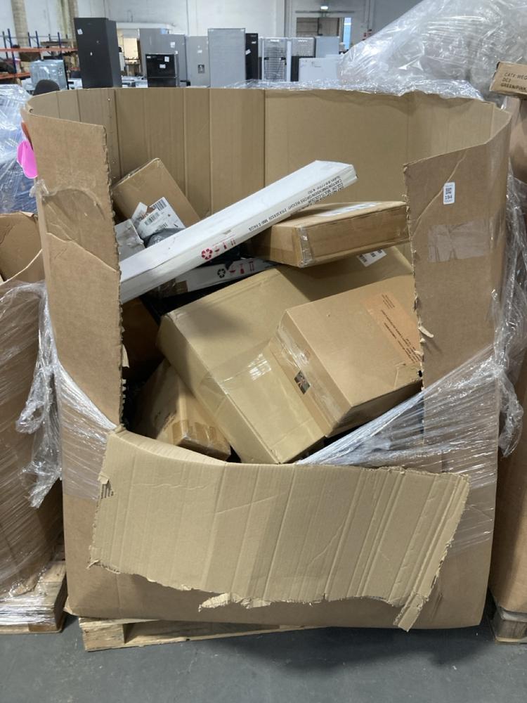 Lot 194  
            Chesterfield SR39 - Collection or Optional Delivery Available 

                
PALLET OF ASSORTED ITEMS TO INCLUDE TABLETOP TREE (LOCATION: B3) (KERBSIDE PALLET...