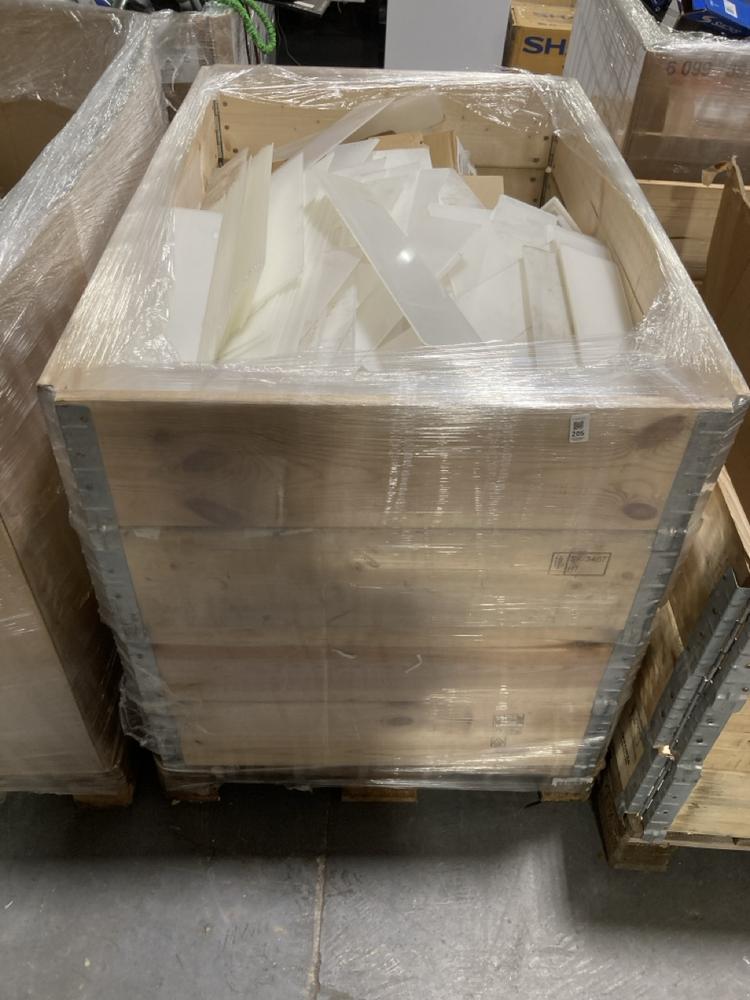 Lot 205  
            Chesterfield SR39 - Collection or Optional Delivery Available 

                
PALLET OF PMMA CLEAR OBLONG PLATE 520 X 111 X 3.1MM (LOCATION: B4) (KERBSIDE PALL...