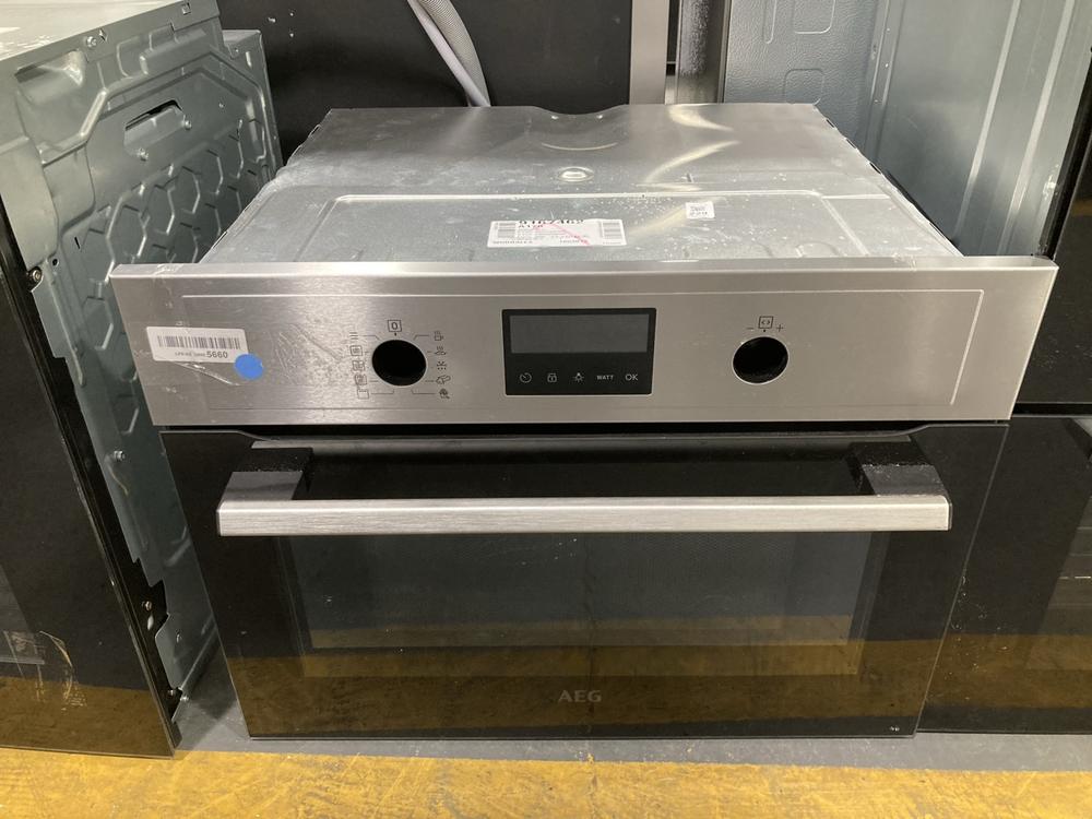 Lot 229  
            Chesterfield SR39 - Collection or Optional Delivery Available 

                
AEG BUILT IN SINGLE ELECTRIC OVEN IN STAINLESS STEEL MODEL: KMX525060M ORIGINAL R...