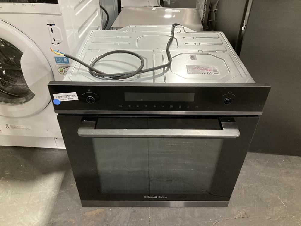 Lot 250  
            Chesterfield SR39 - Collection or Optional Delivery Available 

                
RUSSELL HOBBS BUILT IN SINGLE ELECTRIC OVEN IN STAINLESS STEEL MODEL: RHME07202DS...