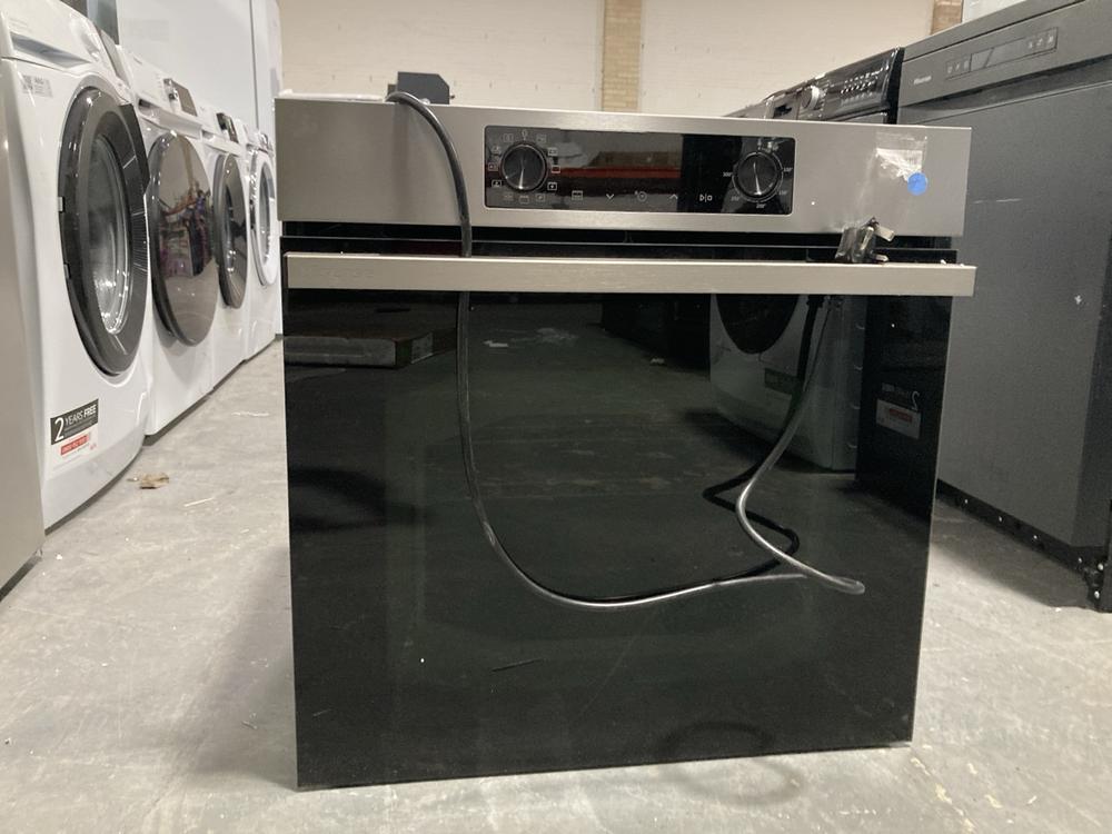 Lot 264  
            Chesterfield SR39 - Collection or Optional Delivery Available 

                
HISENSE BUILT IN SINGLE ELECTRIC OVEN IN STAINLESS STEEL MODEL: BI622AXPGUK ORIGI...