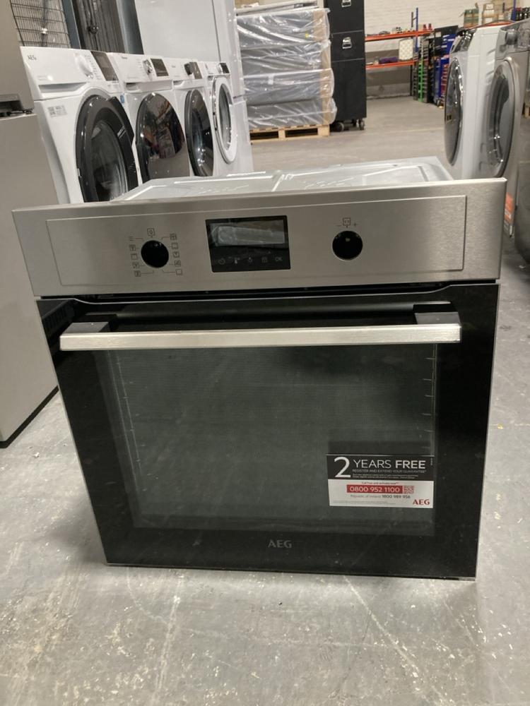 Lot 265  
            Chesterfield SR39 - Collection or Optional Delivery Available 

                
AEG BUILT IN SINGLE ELECTRIC OVEN IN STAINLESS STEEL MODEL: KMX525060M ORIGINAL R...