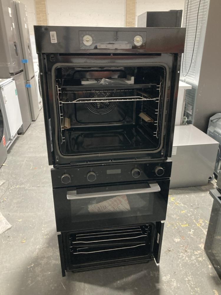 Lot 268  
            Chesterfield SR39 - Collection 

                
HISENSE BUILT IN DOUBLE ELECTRIC OVEN IN BLACK (DAMAGED) TO INCLUDE RUSSELL HOBBS...