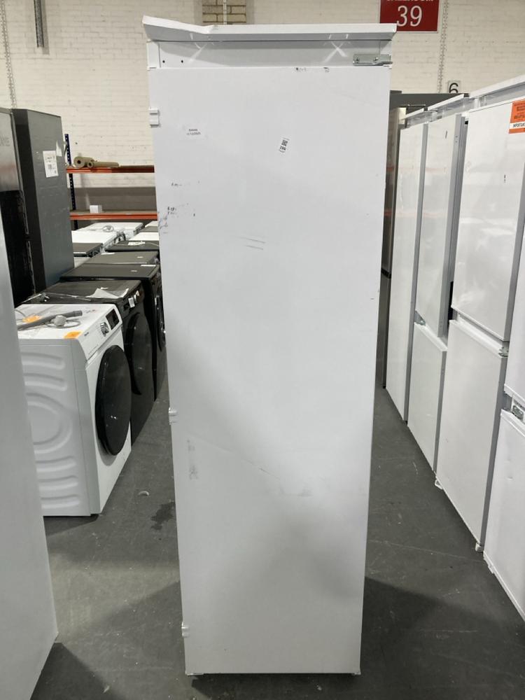 Lot 286  
            Chesterfield SR39 - Collection or Optional Delivery Available 

                
HOTPOINT FULLY INTEGRATED REFRIGERATOR IN WHITE MODEL: HS18011UK ORIGINAL RRP- £4...