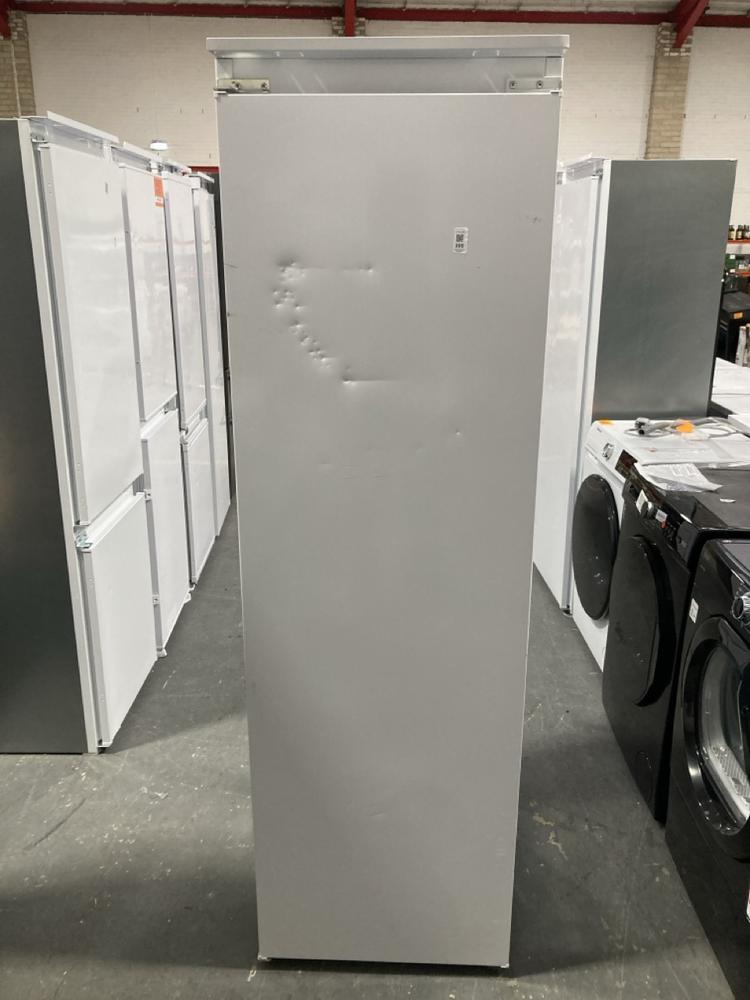 Lot 300  
            Chesterfield SR39 - Collection or Optional Delivery Available 

                
HOTPOINT FULLY INTEGRATED REFRIGERATOR IN WHITE MODEL: HS18011UK ORIGINAL RRP- £4...