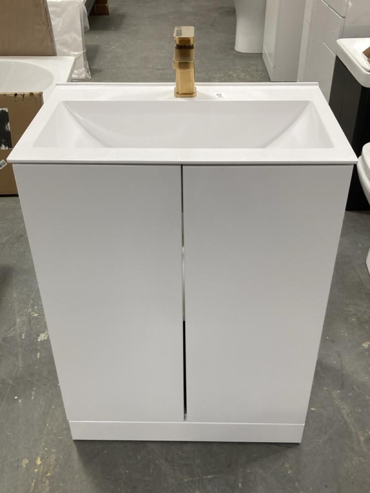 Lot 30  
            Chesterfield SR39 - Collection 

                
600MM GLOLSS WHITE VANITY UNIT & BASIN WITH BRUSHED BRASS BASIN TAP - ORIGINAL RR...