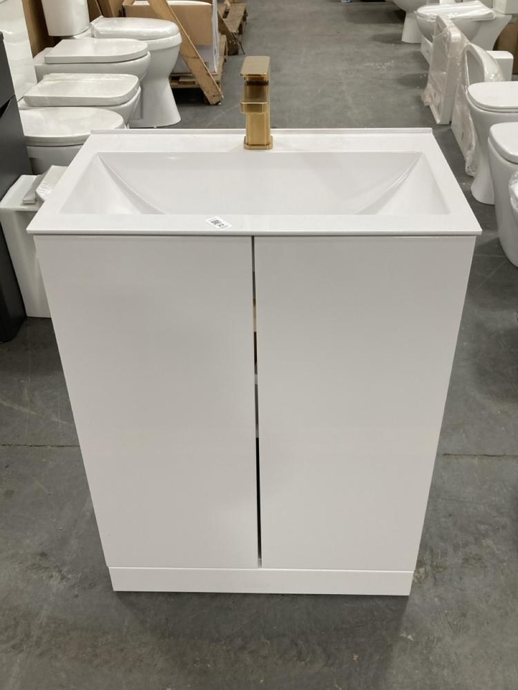 Lot 33  
            Chesterfield SR39 - Collection 

                
600MM GLOLSS WHITE VANITY UNIT & BASIN WITH BRUSHED BRASS BASIN TAP - ORIGINAL RR...