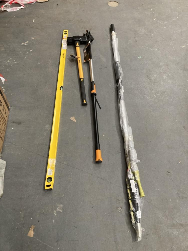 Lot 410  
            Chesterfield SR39 - Collection or Optional Delivery Available 

                
4 X ASSORTED TOOLS TO INCLUDE ROUGHNECK SLEDGE HAMMER (LOCATION: B RACKING)