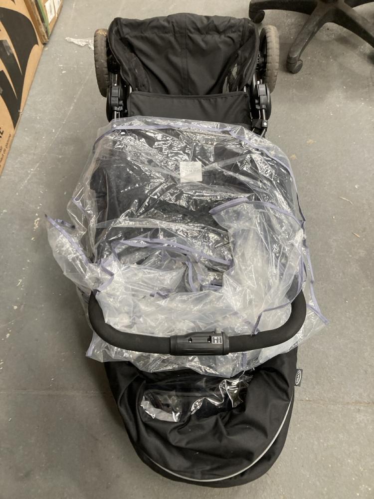 Lot 437  
            Chesterfield SR39 - Collection or Optional Delivery Available 

                
GRACO STROLLER IN BLACK (LOCATION: B RACKING)