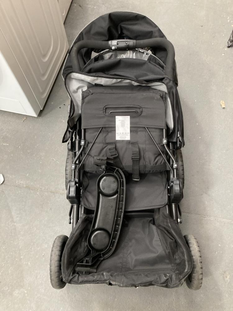 Lot 438  
            Chesterfield SR39 - Collection or Optional Delivery Available 

                
GRACO STROLLER IN BLACK (LOCATION: B RACKING)
