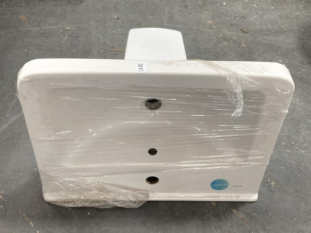 Lot 48  
            Chesterfield SR39 - Collection 

                
VITRA SQUARE BASIN & PEDESTAL - ORIGINAL RRP £190 (LOCATION: B1)