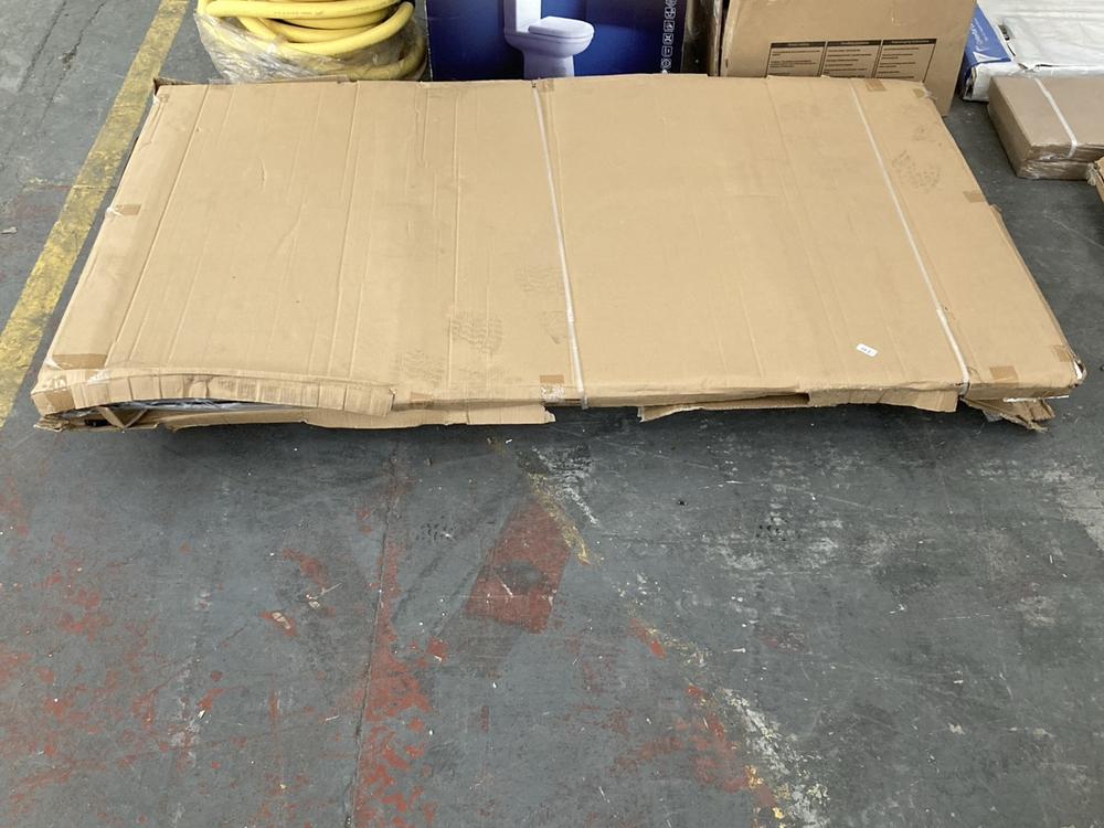 Lot 495  
            Chesterfield SR39 - Collection 

                
LARGE GLASS PANEL (COLLECTION ONLY) (LOCATION: A8)