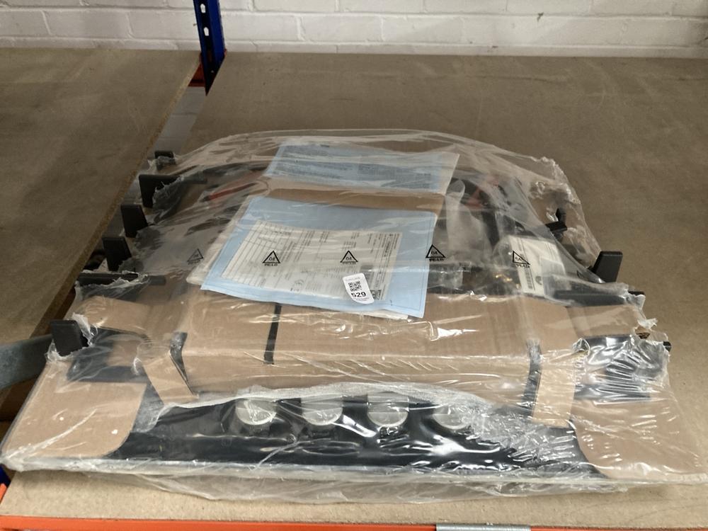 Lot 529  
            Chesterfield SR39 - Collection or Optional Delivery Available 

                
BOSCH 4 BURNER COOKTOP IN BLACK MODEL: PNP6B6K40 ORIGINAL RRP- £349 (LOCATION: A ...