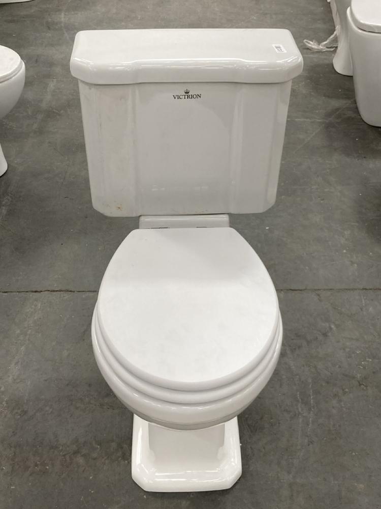 Lot 54  
            Chesterfield SR39 - Collection 

                
VICTRION TRADITIONAL CLOSE COUPLED TOILET WITH CISTERN & WHITE SOFT CLOSE SEAT - ...
