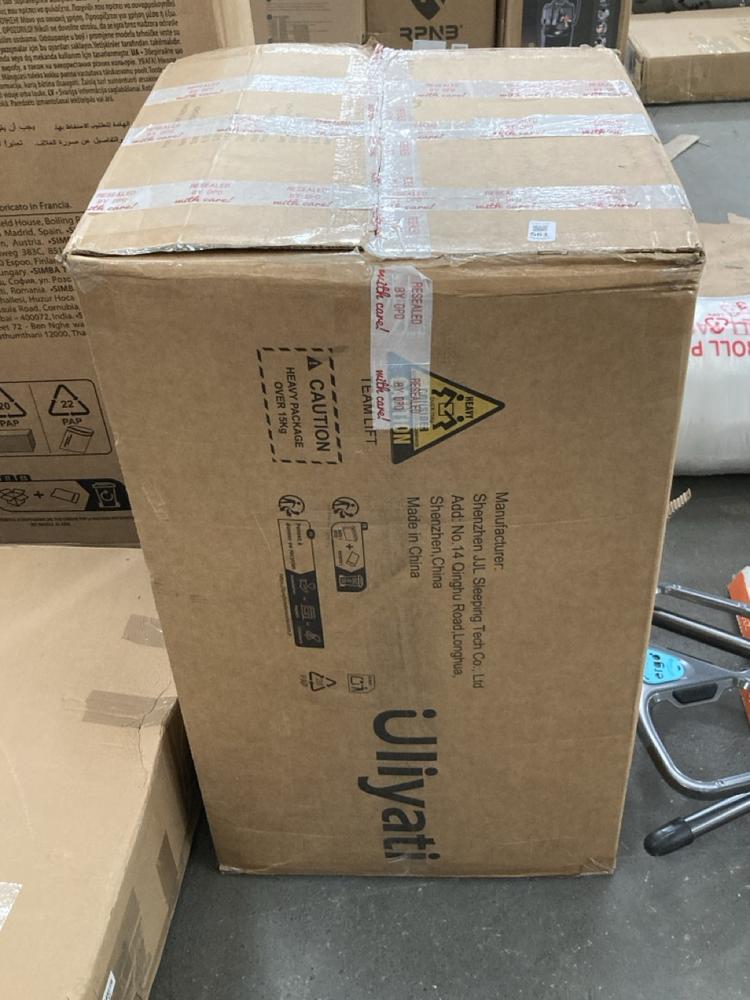 Lot 561  
            Chesterfield SR39 - Collection or Optional Delivery Available 

                
MATTRESS IN WHITE SIZE 150 X 200CM (LOCATION: A7)